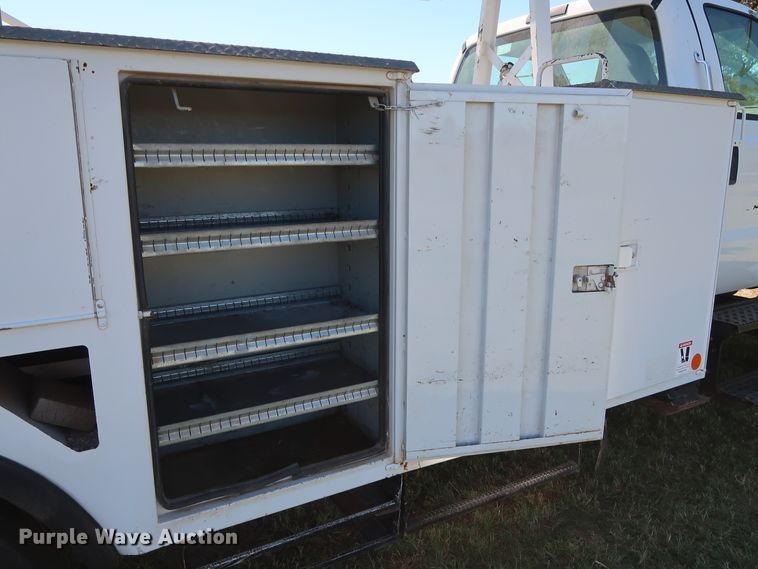 image for item GD9750 2009 Ford F750 Super Duty XL bucket truck