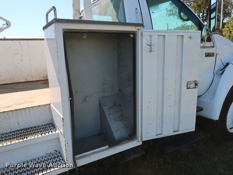 image for item GD9750 2009 Ford F750 Super Duty XL bucket truck