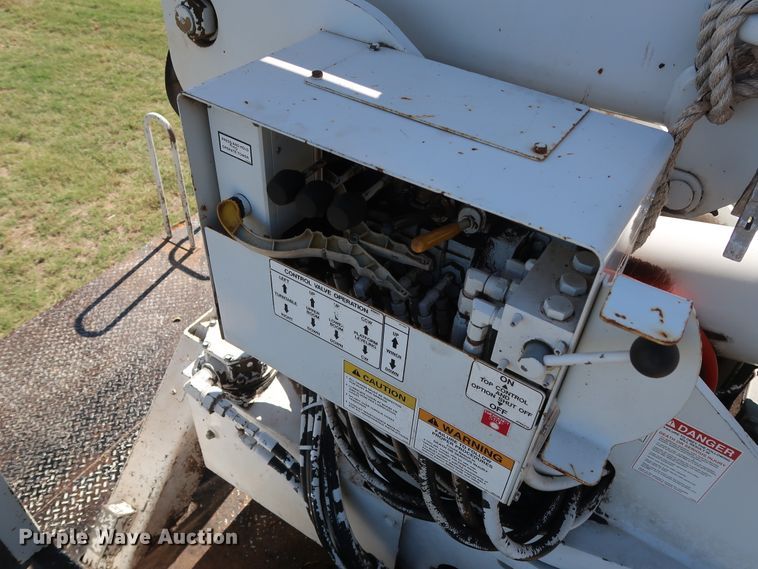 image for item GD9750 2009 Ford F750 Super Duty XL bucket truck