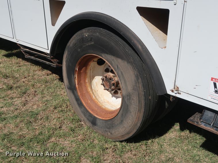 image for item GD9750 2009 Ford F750 Super Duty XL bucket truck