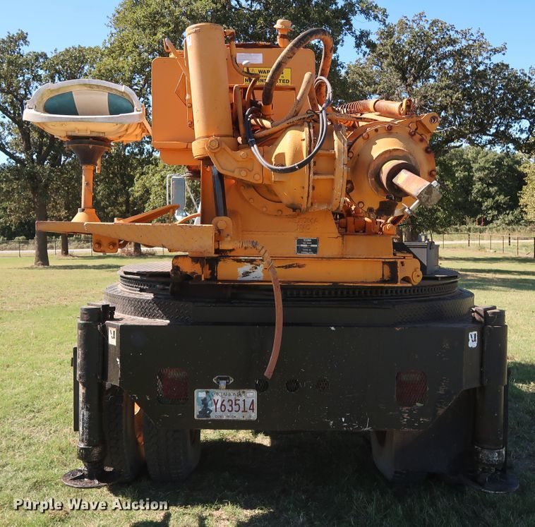 image for item GD9751 1992 GMC TopKick C5500 pressure digger truck