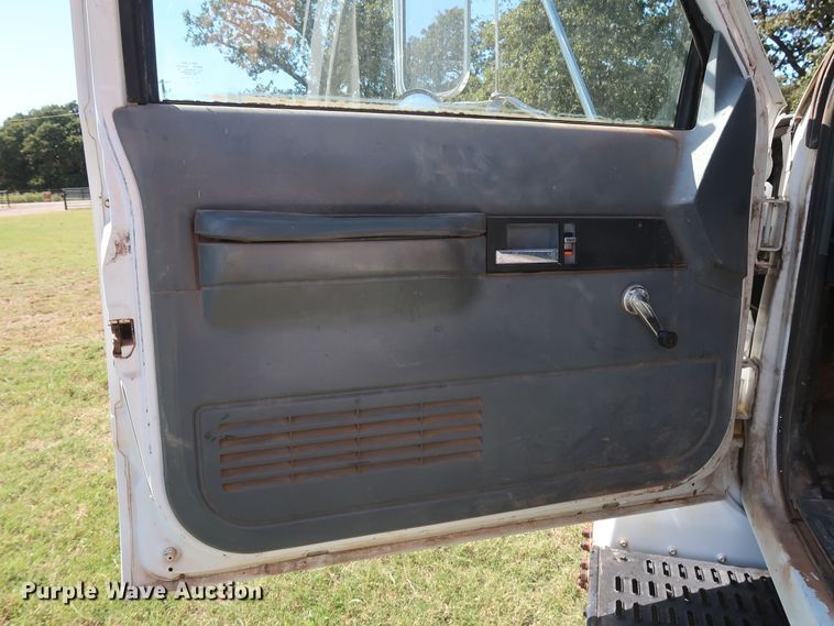 image for item GD9751 1992 GMC TopKick C5500 pressure digger truck