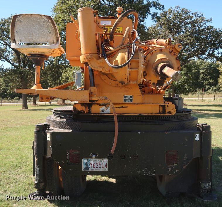 image for item GD9751 1992 GMC TopKick C5500 pressure digger truck