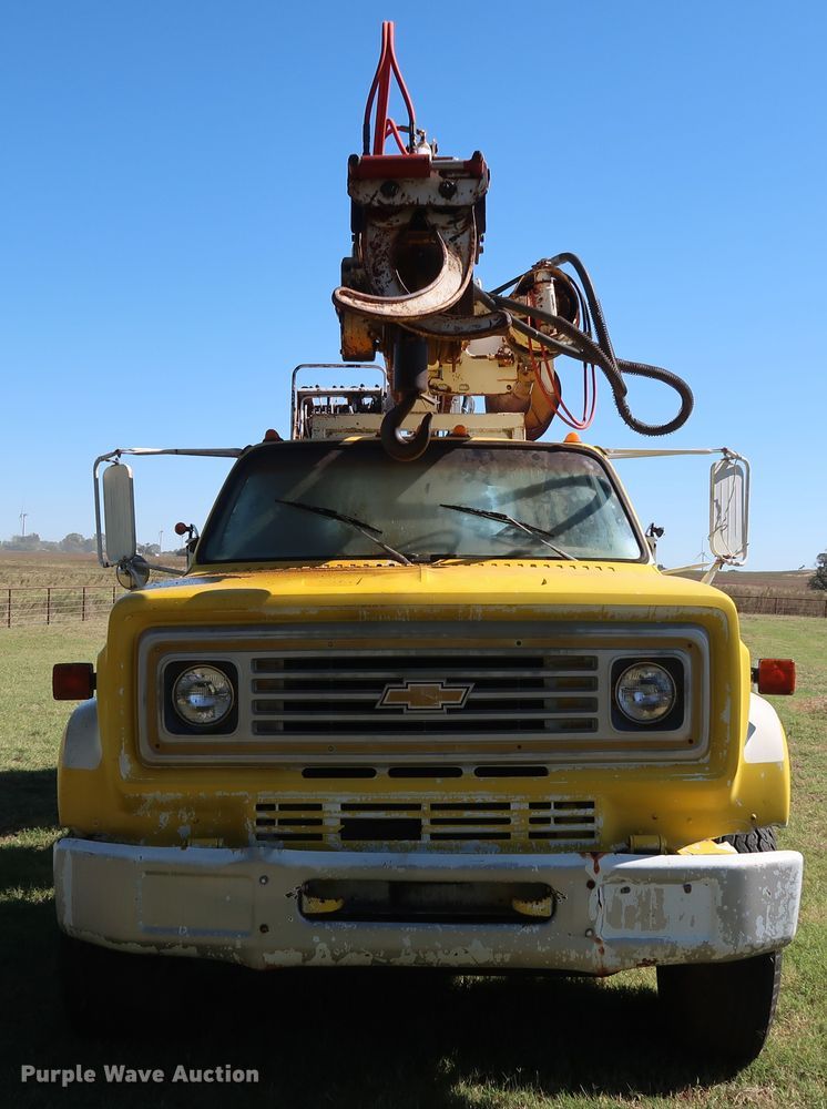 image for item GD9752 1987 Chevrolet Kodiak 70 digger derrick truck