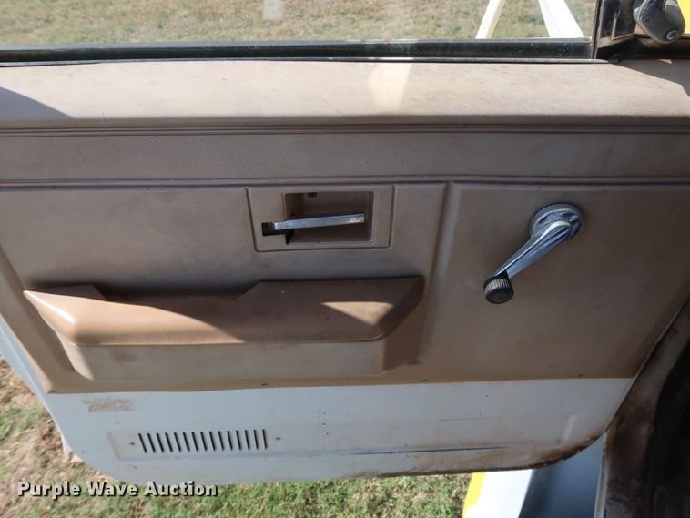 image for item GD9752 1987 Chevrolet Kodiak 70 digger derrick truck