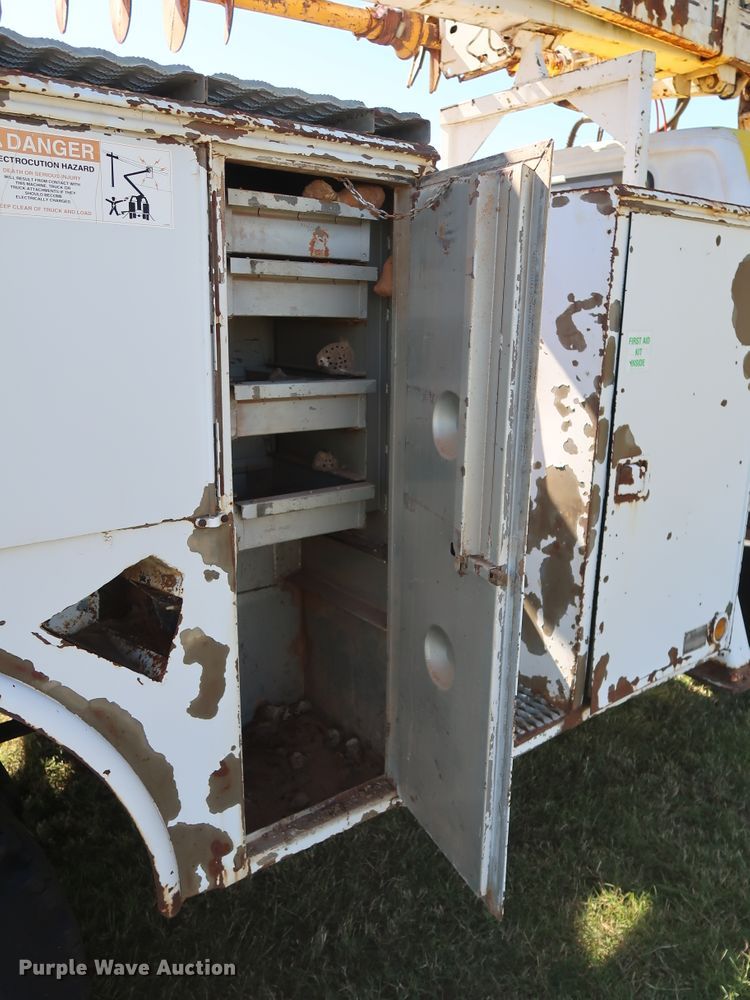 image for item GD9752 1987 Chevrolet Kodiak 70 digger derrick truck