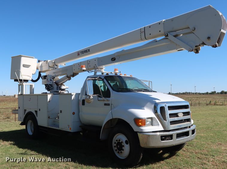 image for item GD9753 2009 Ford F750 Super Duty XL bucket truck
