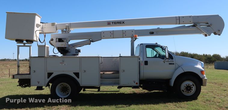 image for item GD9753 2009 Ford F750 Super Duty XL bucket truck