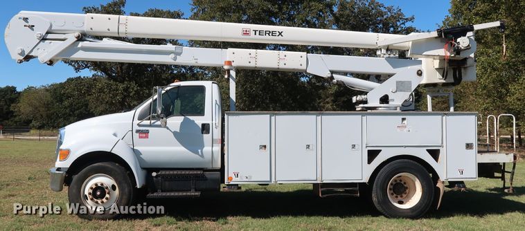 image for item GD9753 2009 Ford F750 Super Duty XL bucket truck