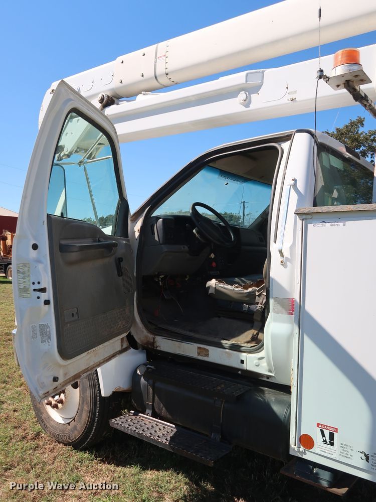 image for item GD9753 2009 Ford F750 Super Duty XL bucket truck