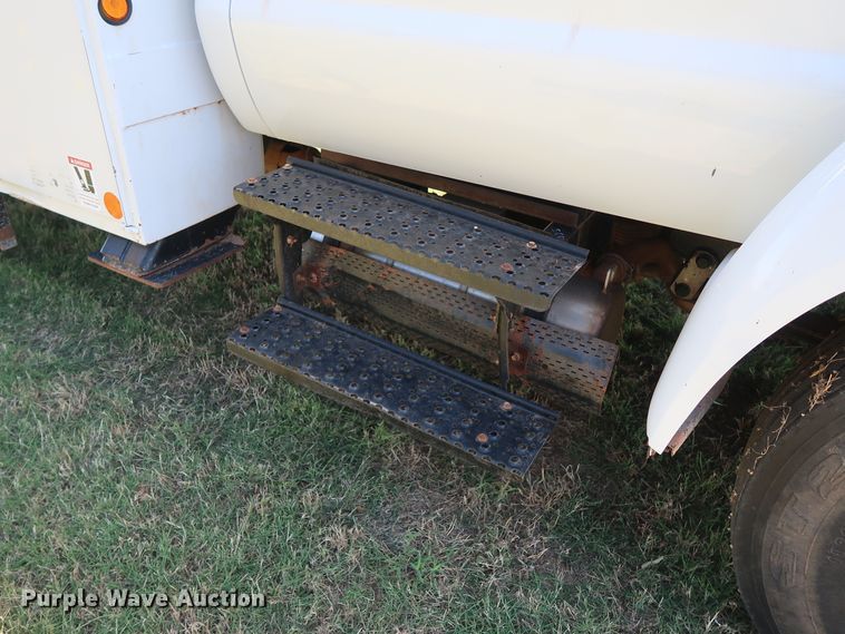 image for item GD9753 2009 Ford F750 Super Duty XL bucket truck