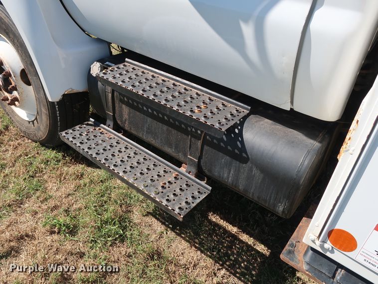 image for item GD9753 2009 Ford F750 Super Duty XL bucket truck