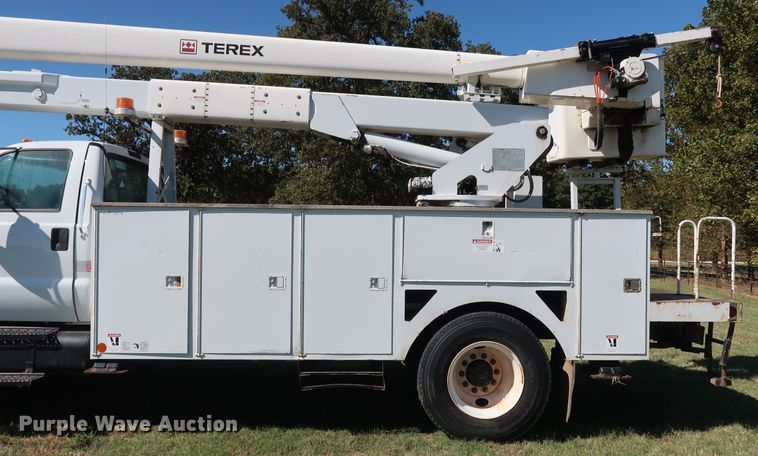 image for item GD9753 2009 Ford F750 Super Duty XL bucket truck
