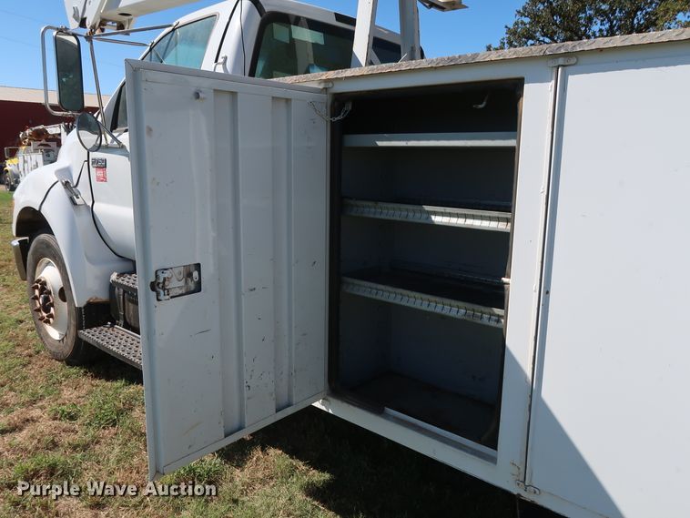 image for item GD9753 2009 Ford F750 Super Duty XL bucket truck