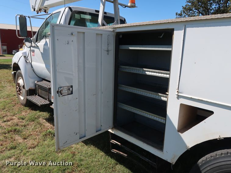 image for item GD9753 2009 Ford F750 Super Duty XL bucket truck