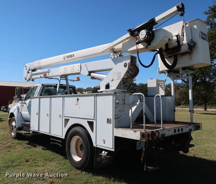 image for item GD9753 2009 Ford F750 Super Duty XL bucket truck