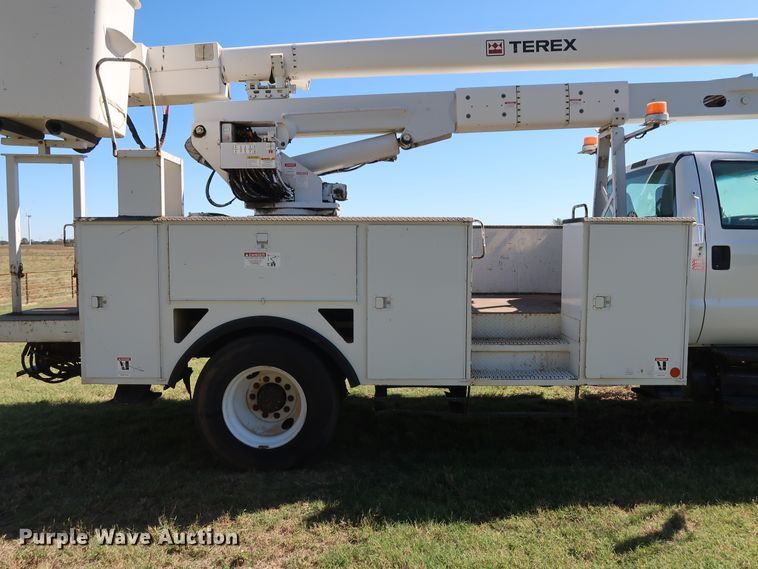 image for item GD9753 2009 Ford F750 Super Duty XL bucket truck
