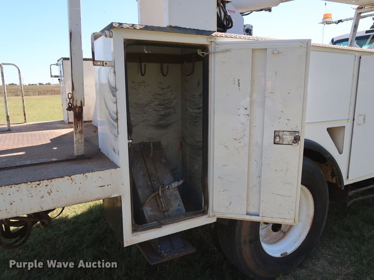 image for item GD9753 2009 Ford F750 Super Duty XL bucket truck