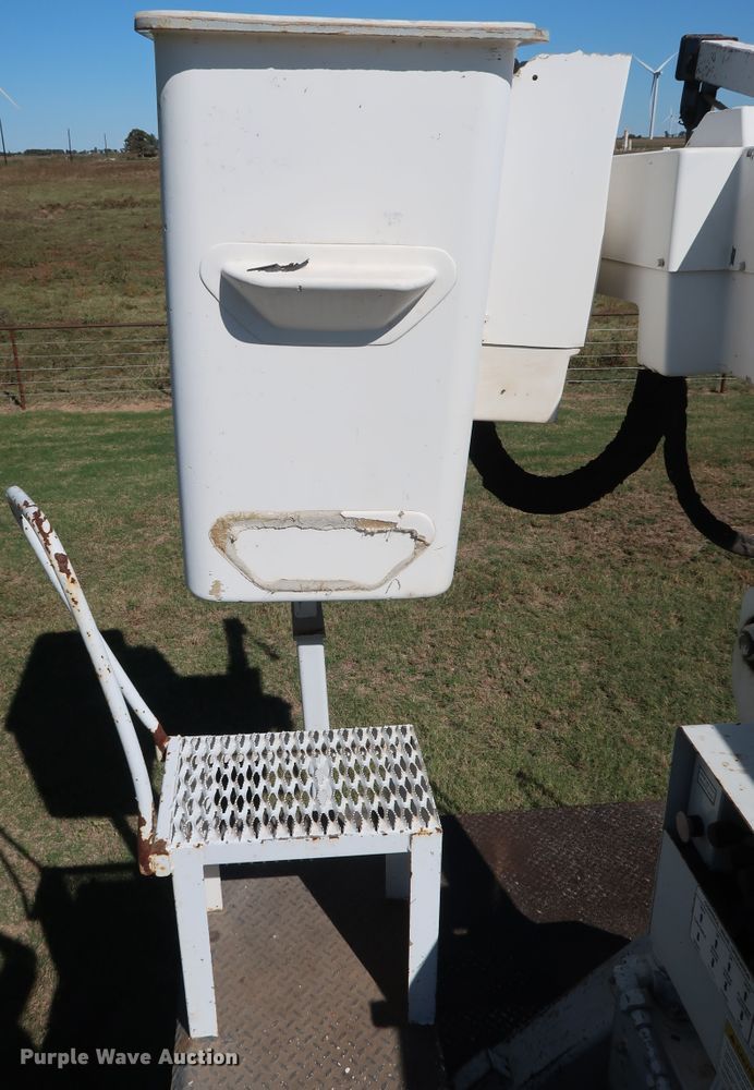 image for item GD9753 2009 Ford F750 Super Duty XL bucket truck