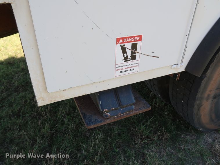 image for item GD9753 2009 Ford F750 Super Duty XL bucket truck