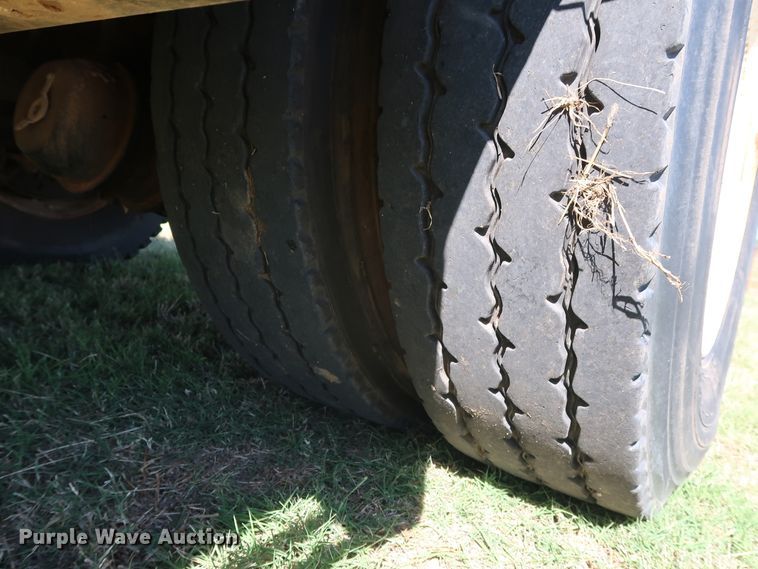 image for item GD9753 2009 Ford F750 Super Duty XL bucket truck