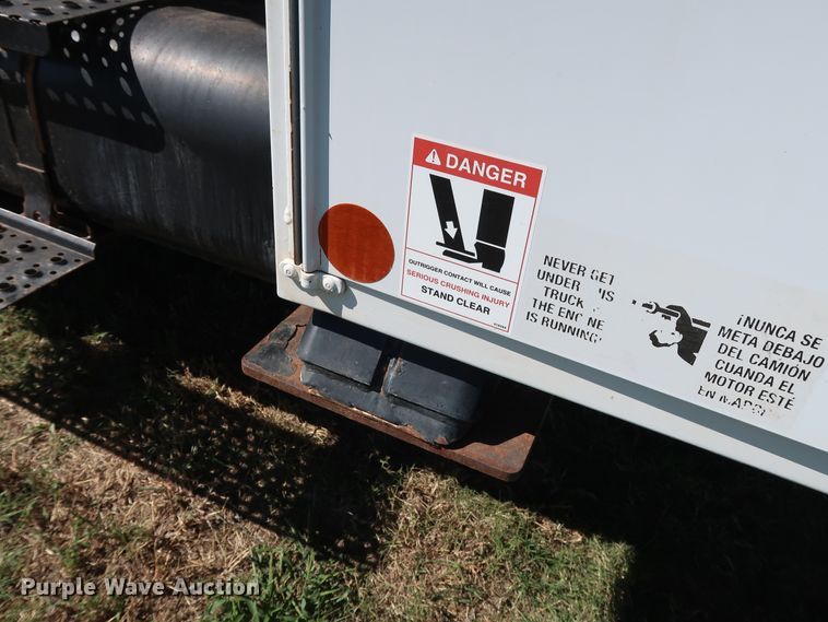 image for item GD9753 2009 Ford F750 Super Duty XL bucket truck