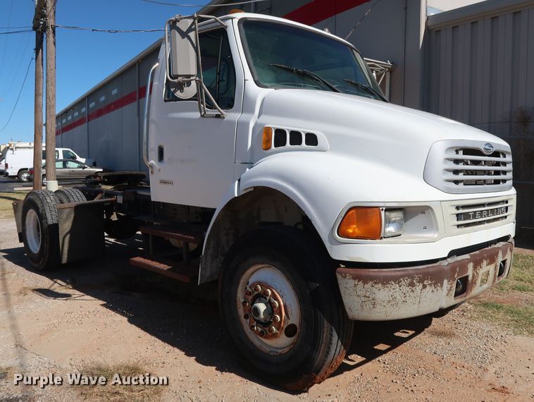 image for item GD9792 2003 Sterling Acterra semi truck