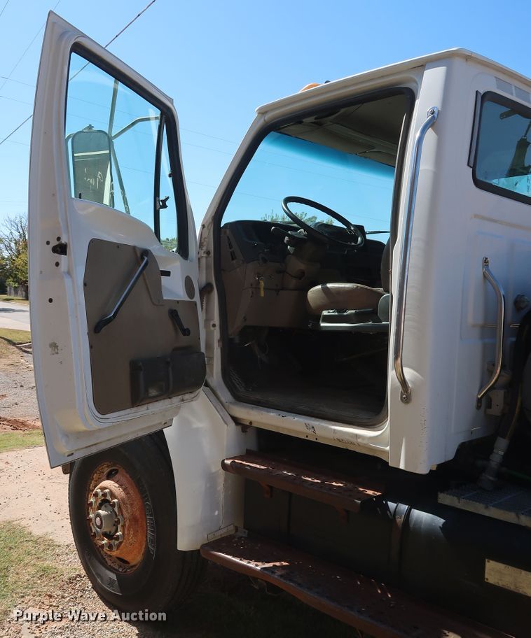 image for item GD9792 2003 Sterling Acterra semi truck