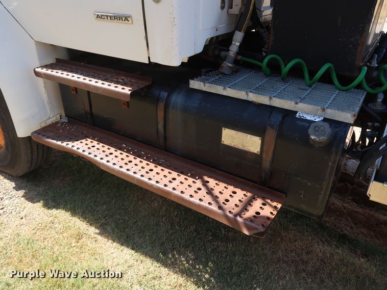 image for item GD9792 2003 Sterling Acterra semi truck