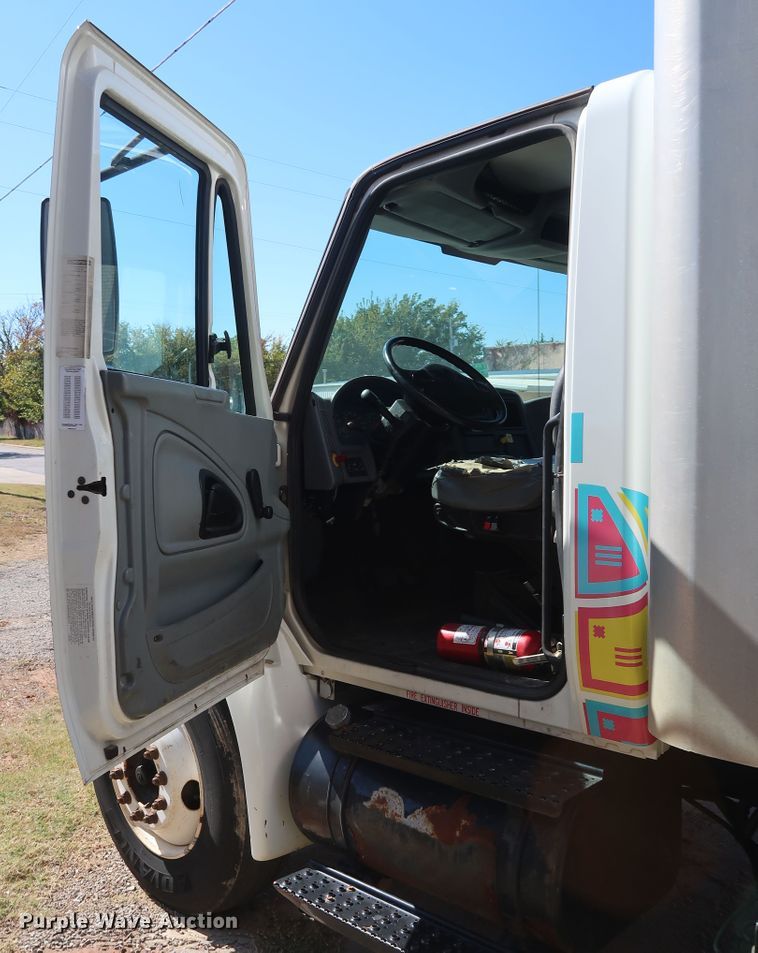 image for item GD9796 2007 International 4300 box truck