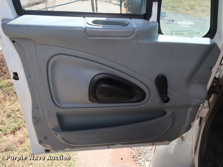 image for item GD9796 2007 International 4300 box truck