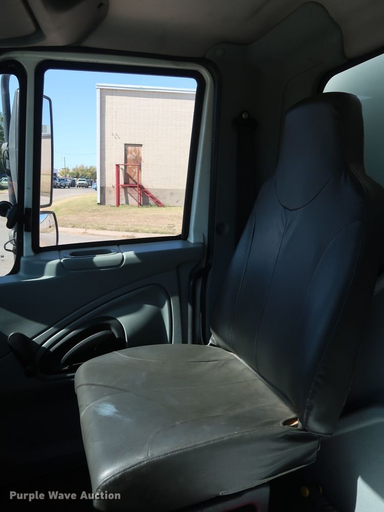 image for item GD9796 2007 International 4300 box truck