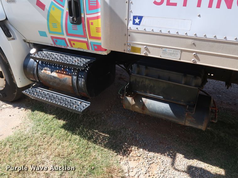 image for item GD9796 2007 International 4300 box truck