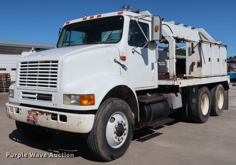 image for item GD9812 1999 International 8100 scale truck