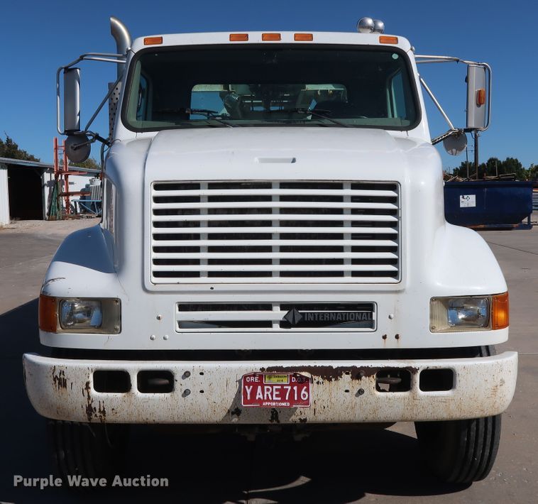 image for item GD9812 1999 International 8100 scale truck