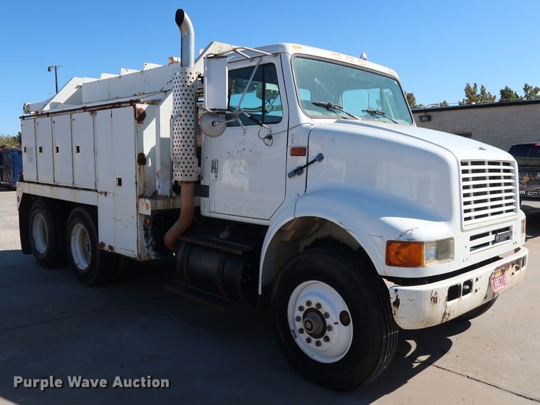 image for item GD9812 1999 International 8100 scale truck