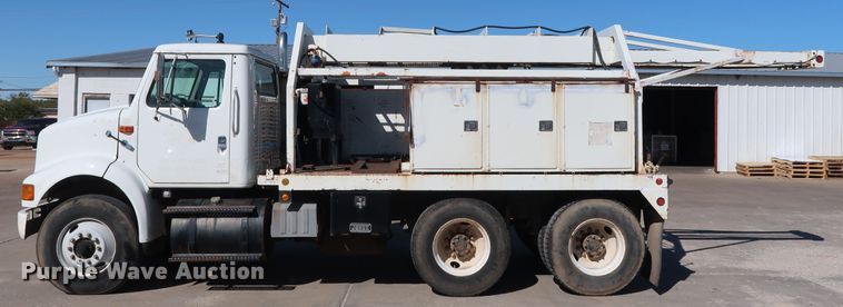 image for item GD9812 1999 International 8100 scale truck