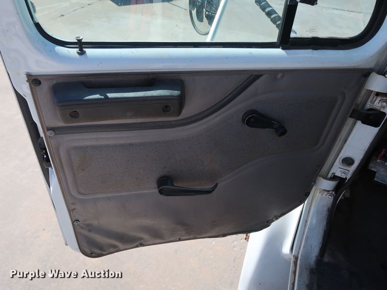 image for item GD9812 1999 International 8100 scale truck