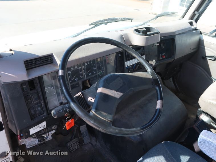 image for item GD9812 1999 International 8100 scale truck