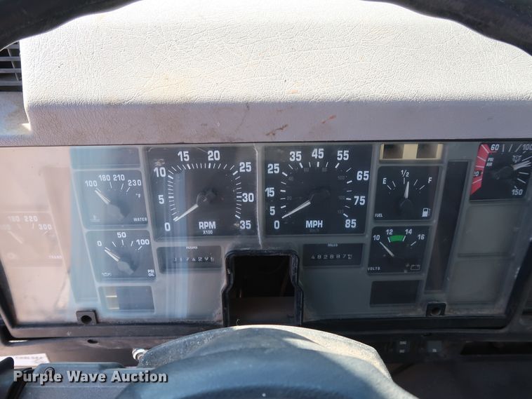 image for item GD9812 1999 International 8100 scale truck