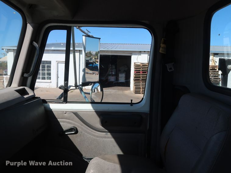 image for item GD9812 1999 International 8100 scale truck