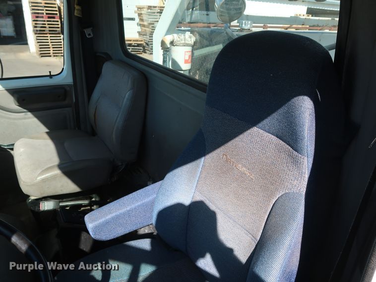 image for item GD9812 1999 International 8100 scale truck