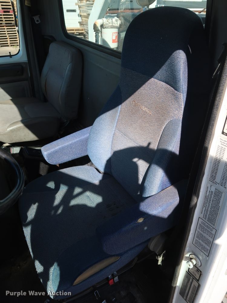 image for item GD9812 1999 International 8100 scale truck