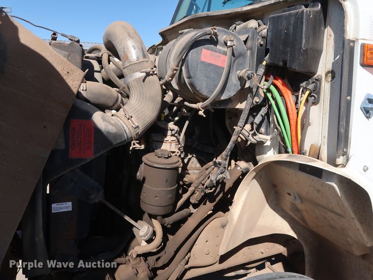 image for item GD9812 1999 International 8100 scale truck