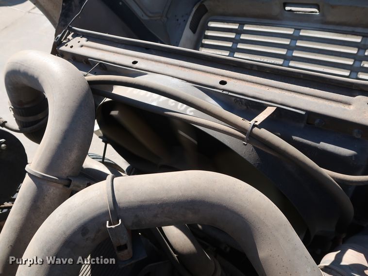 image for item GD9812 1999 International 8100 scale truck