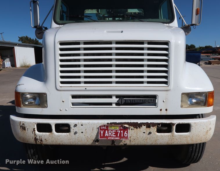 image for item GD9812 1999 International 8100 scale truck