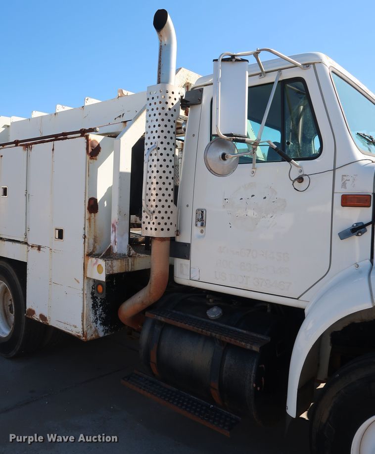 image for item GD9812 1999 International 8100 scale truck