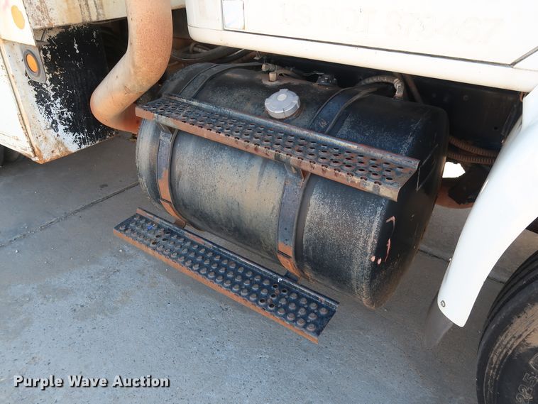 image for item GD9812 1999 International 8100 scale truck