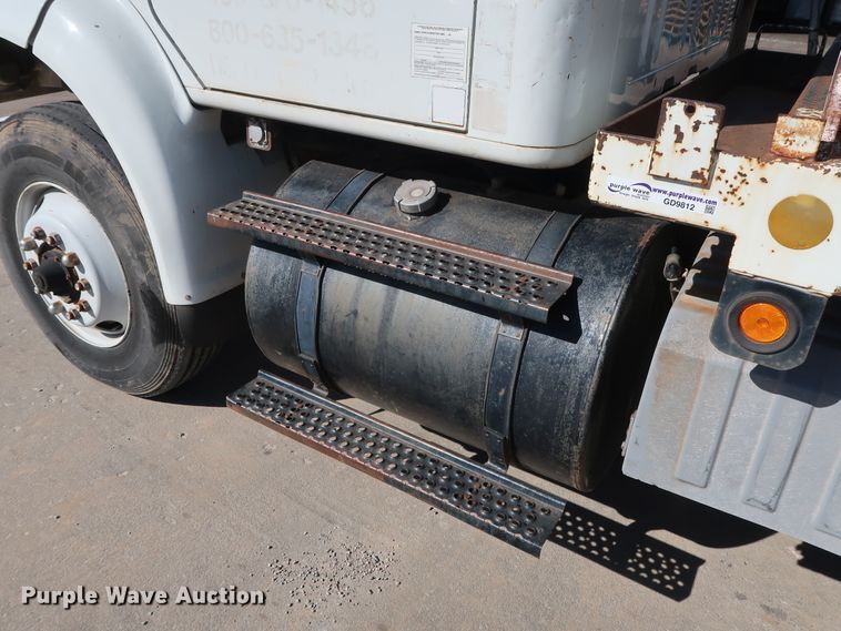 image for item GD9812 1999 International 8100 scale truck