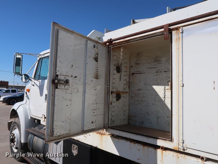 image for item GD9812 1999 International 8100 scale truck